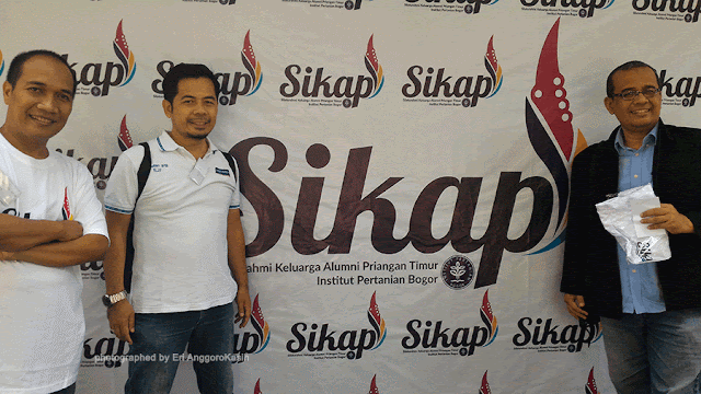 Foto bersama teman se-Fakultas. Foto bersama teman se-Fakultas.