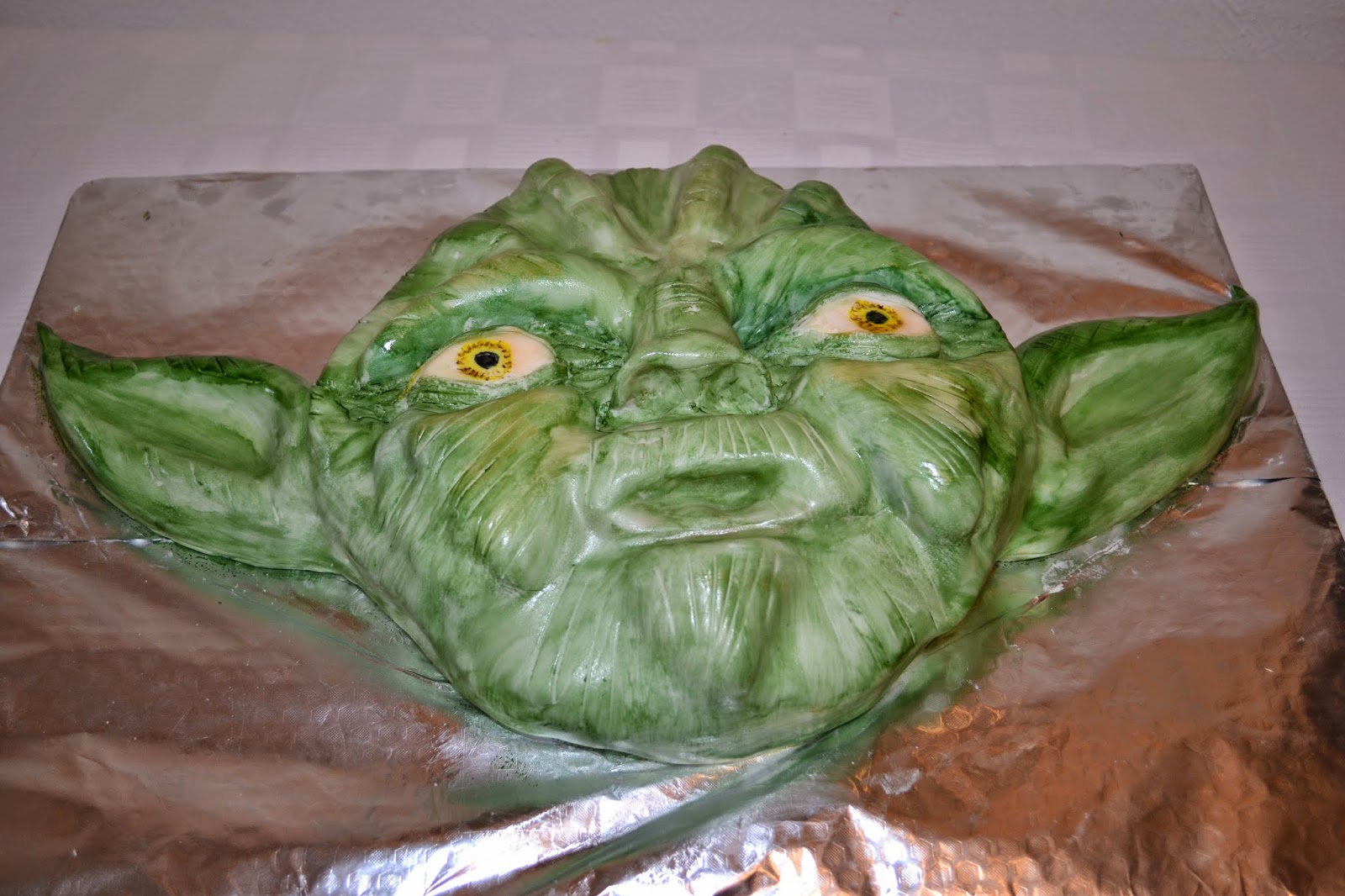 Toni&rsquo;s Zuckerbäckerei: &ldquo;Meister Yoda&rdquo; - Torte für einen Star wars - Fan