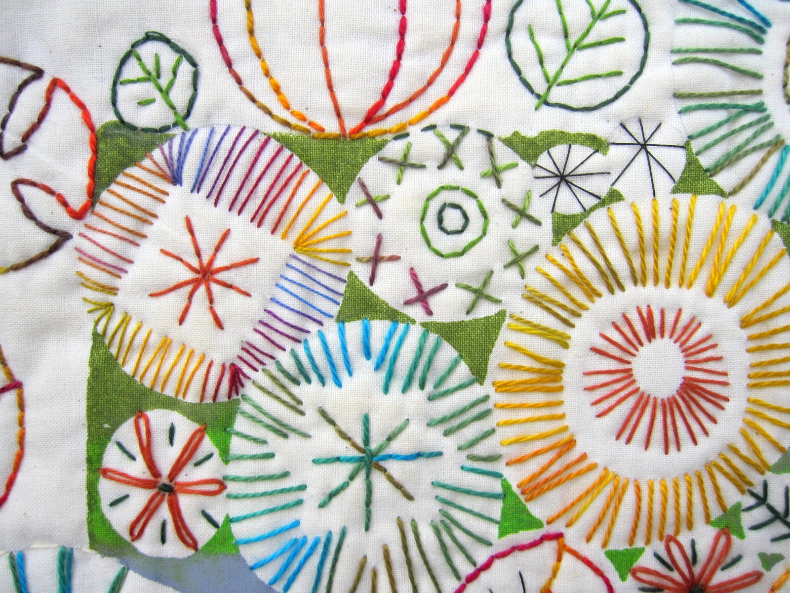 DEL QUILTS Gillian Moss quilt in Thomas Contemporary Quilt Collection