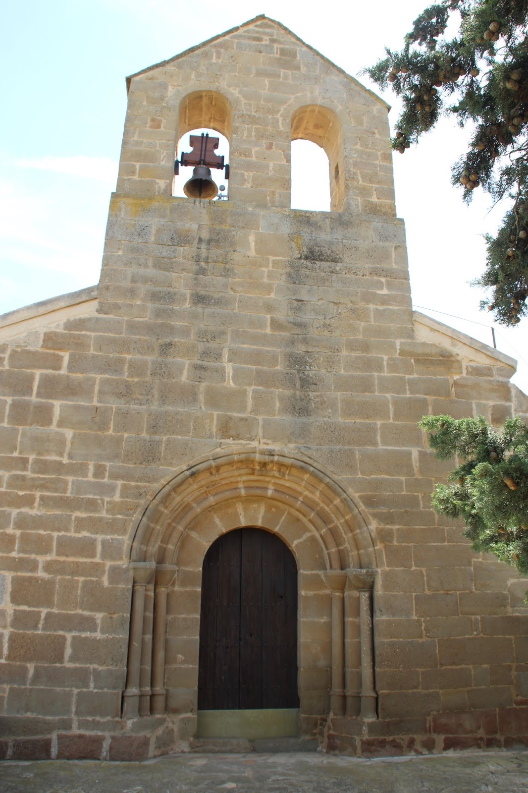 TRIBUNA DEL BERGUEDÀ ESGLÉSIA DE SANT PERE DE CASTELLNOU D'OSSÓ. OSSÓ