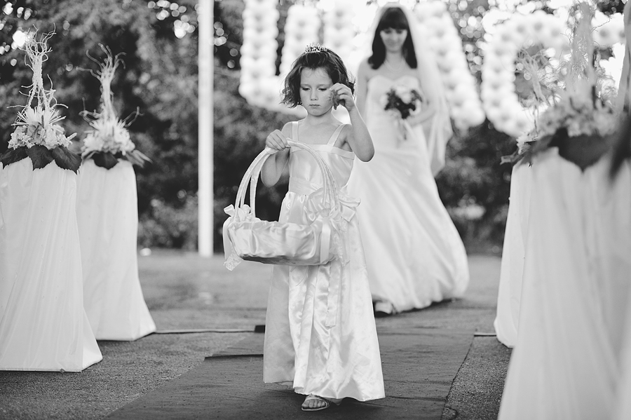 аврил лавин свадьба 2006-. выход невесты на свадьбе. выход невесты на свадьбе. папа ведет дочь к алтарю. невеста идет к алтарю.