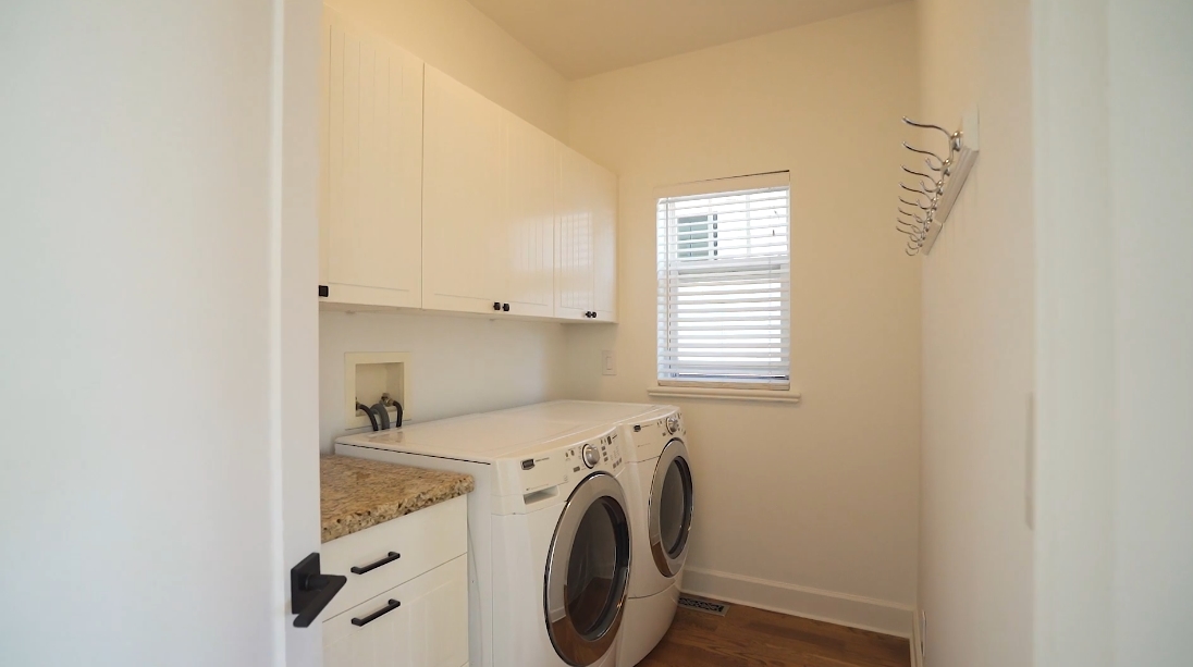 25 Photos vs. North Vancouver Luxury Home Interior Design Tour