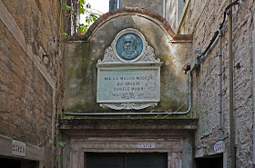 The birthplace of Daniele Manin in Venice is marked with a plaque and portrait in relief
