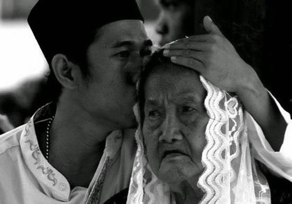 Kisah Sakaratul Maut Seorang Pemuda yang Berbakti Pada Ibunya