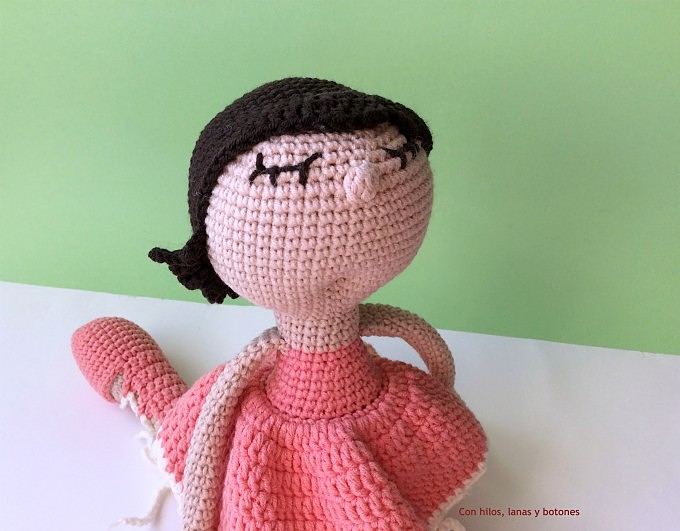 Con hilos, lanas y botones: Rosalía amigurumi (patrón de Pitusas y Petetes)