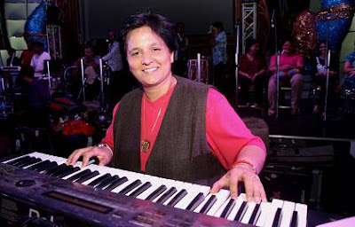 Dandiya queen Falguni Pathak rehearses at Goregaon Sports Club