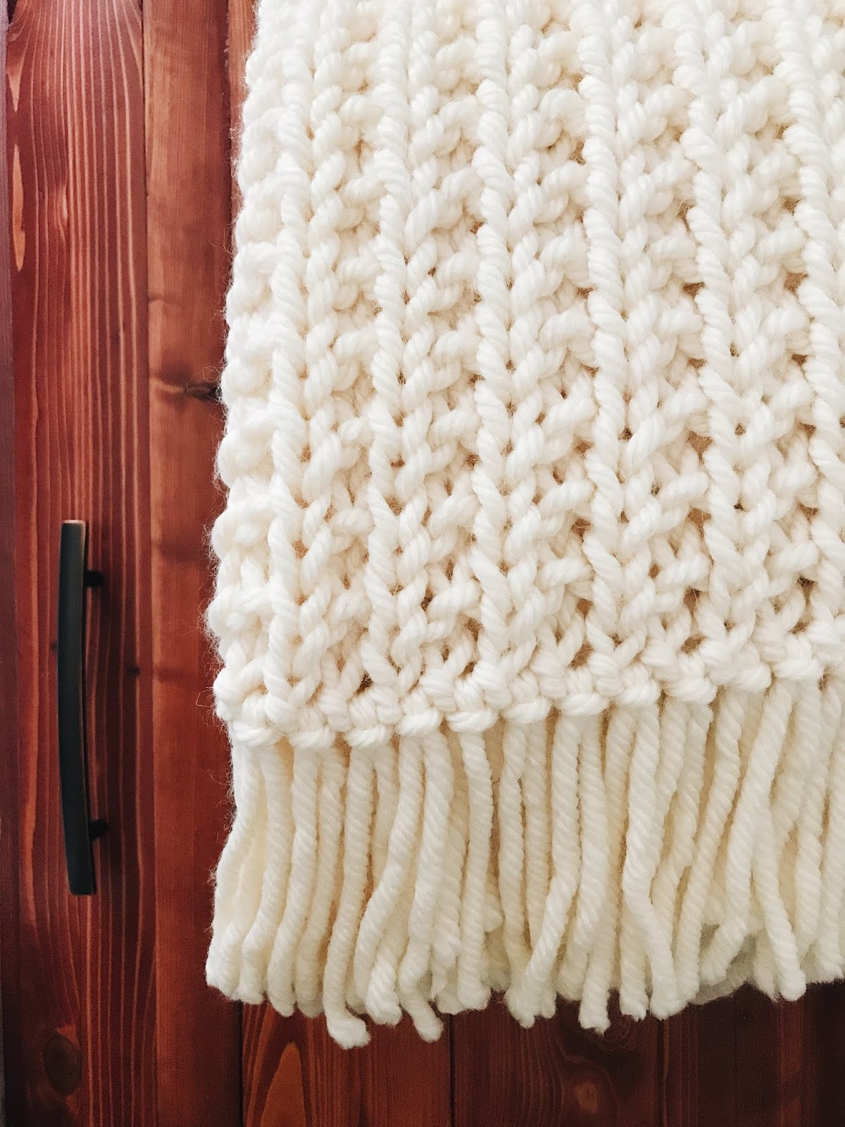 brenna-ann-handmade-free-knitting-pattern-the-chunky-ribbed-fringe-knit-blanket-by