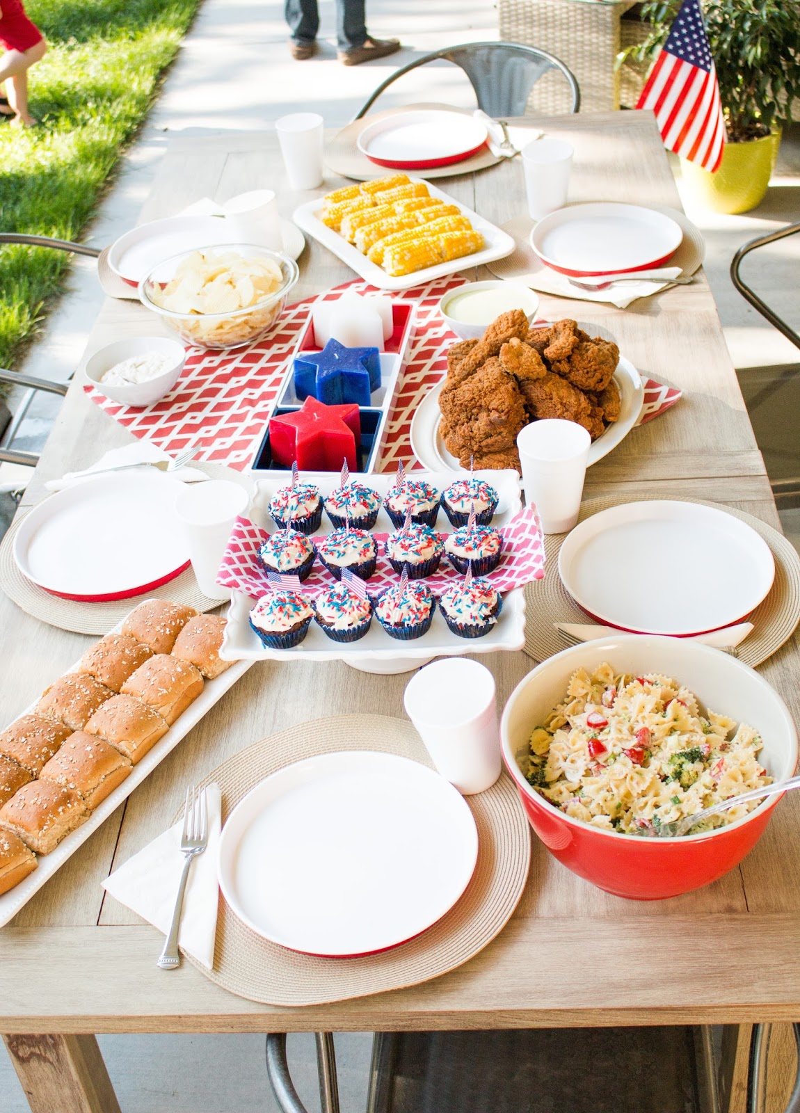 maybe-matilda-ad-4th-of-july-family-dinner-party-with-fried-chicken