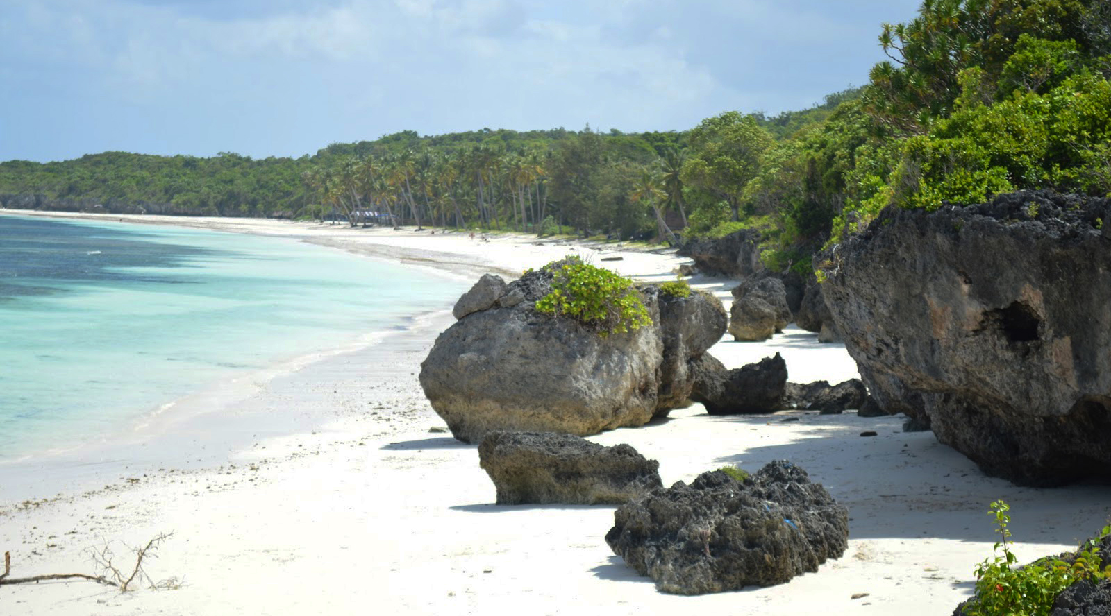 Pantai-Pantai Indah yang Terkenal Sebagai Tempat Wisata di Sekitar