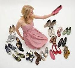 2.bp.blogspot.com/-JTkfpaluZgc/WbLp_FZMBfI/AAAAAAAAAyE/Fp31XtTzIpUQgxp2bhaduC4vIadpKFDnwCLcBGAs/s400/mulher%2Bcom%2Bsapatos.jpg