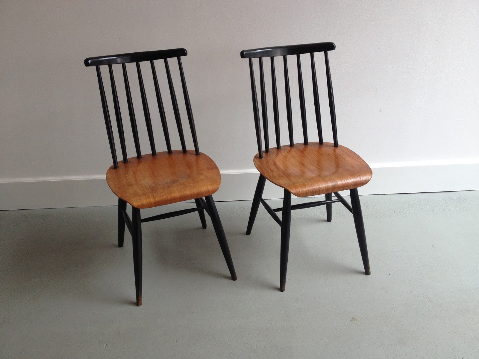 Tolve* {* Art & Design} 2x Black/wood dining chairs