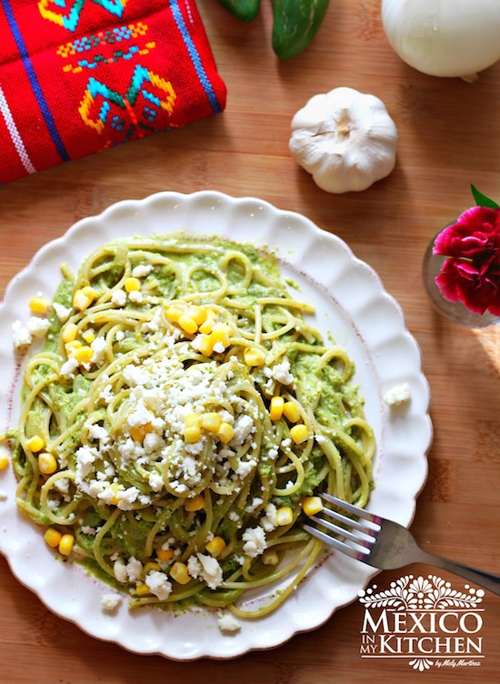 Pasta with Creamy Roasted Poblano Sauce / Pasta con Salsa Cremosa de