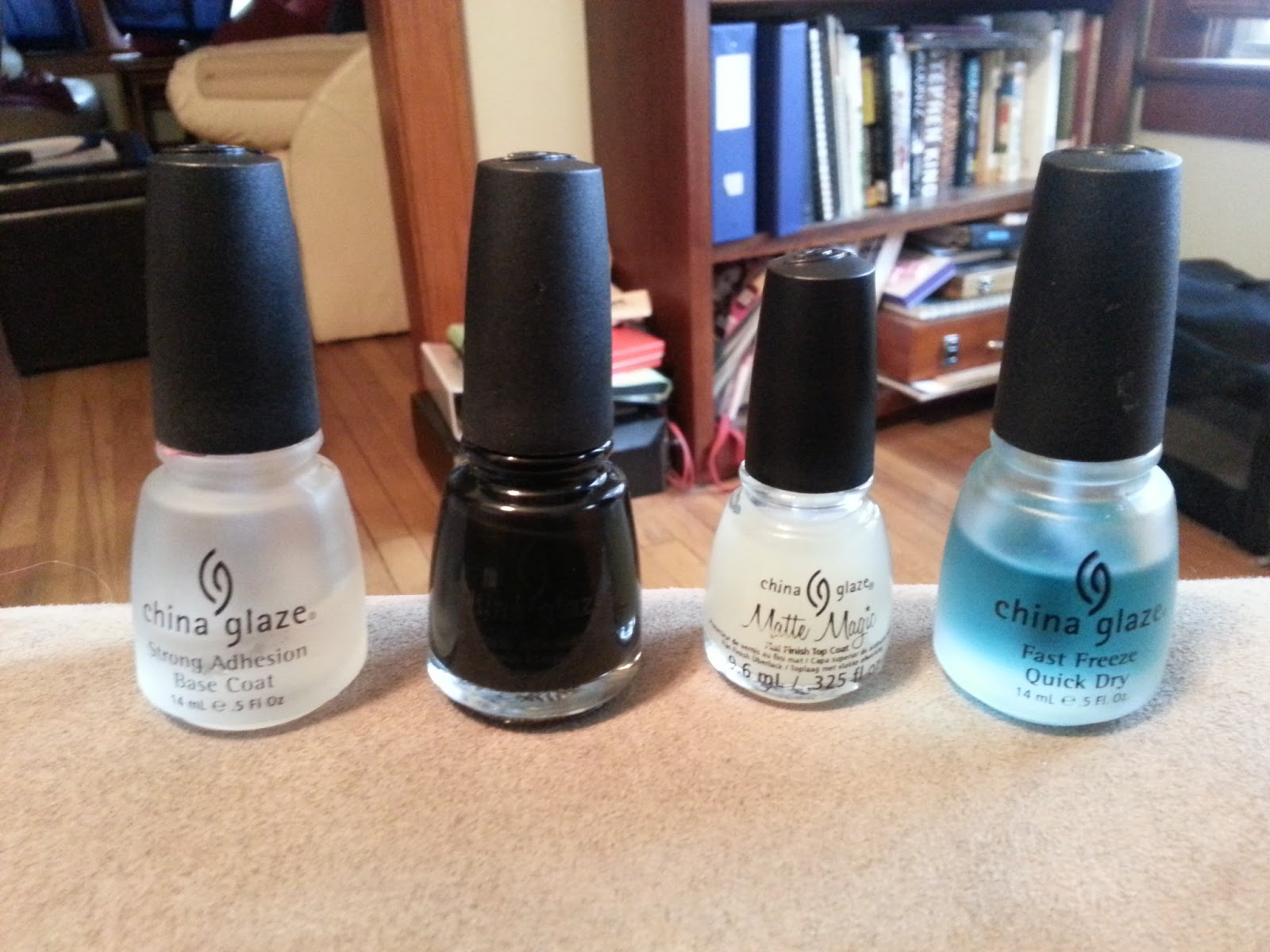 The Little Hedonist: Nails of the week: Matte Black