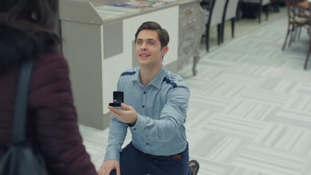 Wieczna miłość odcinek 51: Ozan oświadcza się Zeynep! Nihan wyprowadza się do Leyli! [Streszczenie + Zdjęcia]