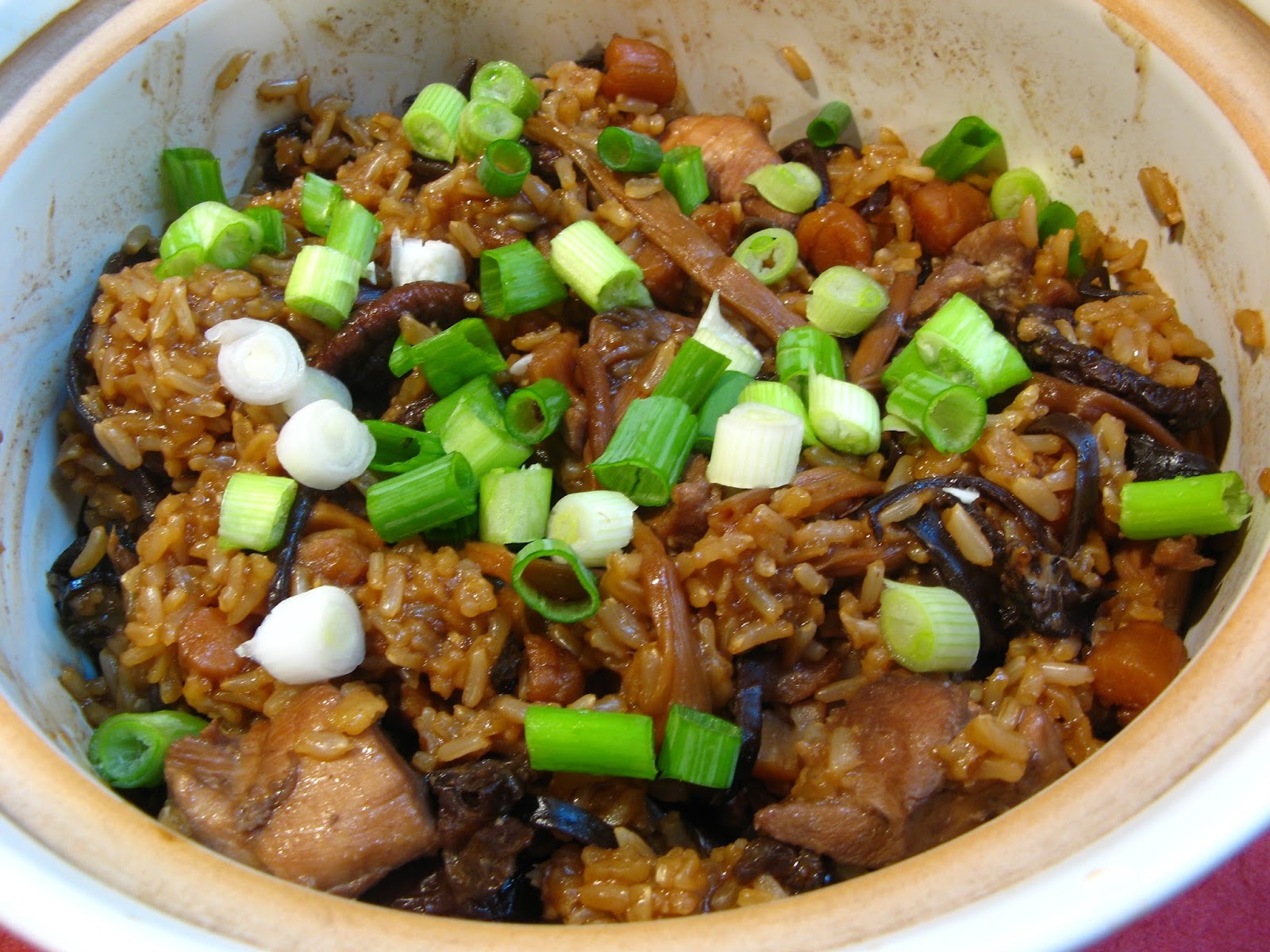 Duck Soup Easy Chicken and Mushroom Clay Pot Rice (煲仔冬菇鷄飯, Bou1 Zai2