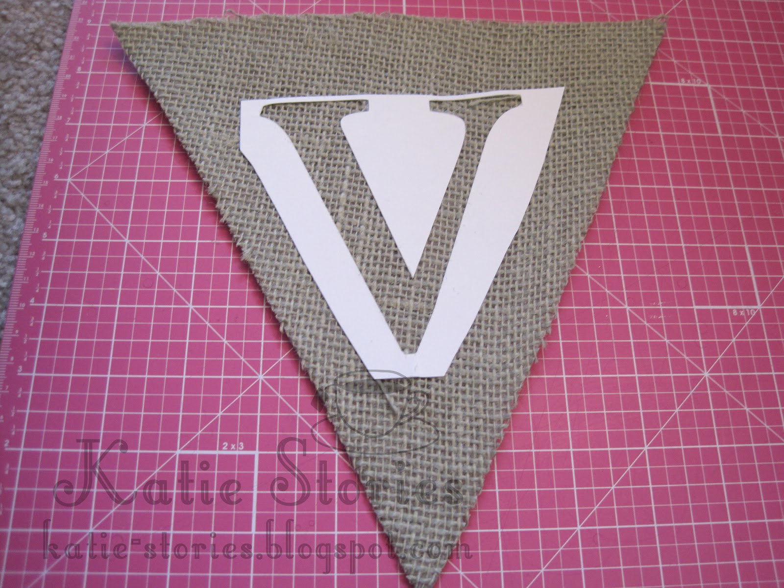 Katie Stories {Scrapbook + Crafting Blog} Sturdy No Sew Painted Burlap