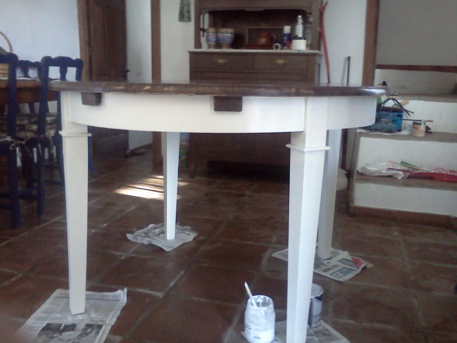 Muebles decorados a mano, originales y únicos.: moderna mesa para un