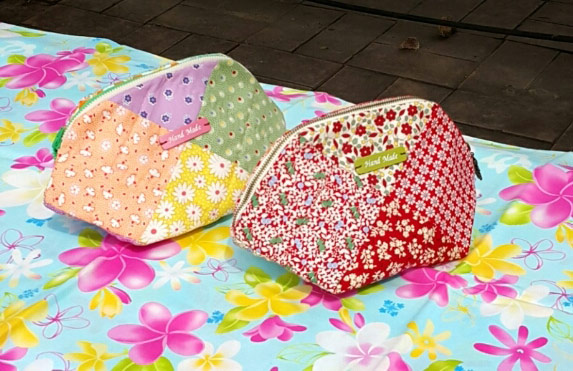 Handbag Patchwork Quilt Tutorial. Instructions for sewing in a photo.