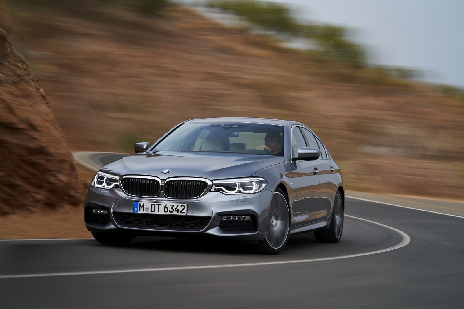 2017-BMW-5-Series-45.jpg