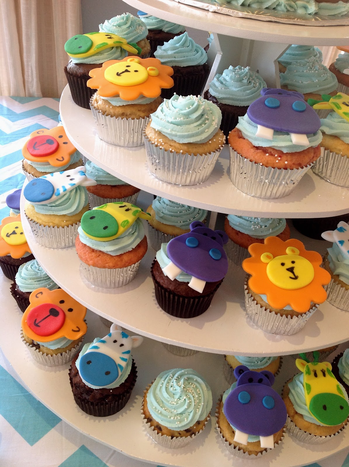 Plumeria Cake Studio Noah S Ark Baby Shower Cake Amp Cupcakes