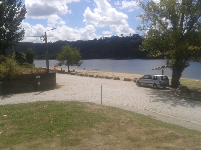 Entrada/Saída da Praia Fluvial de Melres Entrada/Saída da Praia Fluvial de Melres