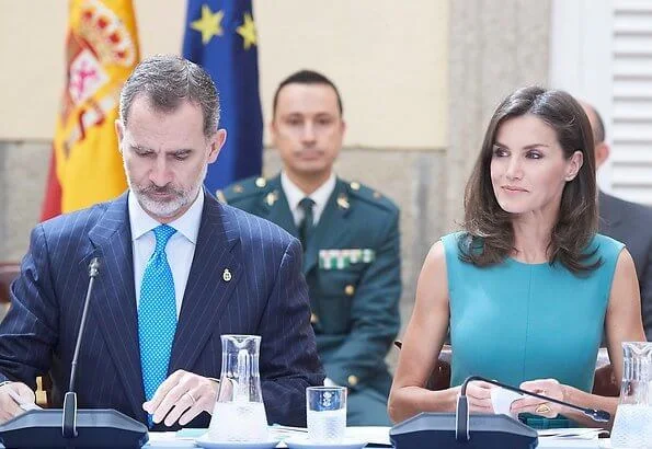 Queen Letizia wore a belted midi dress by Hugo Boss. Queen Letizia wore Hugo Boss Dadoria midi length shift dress