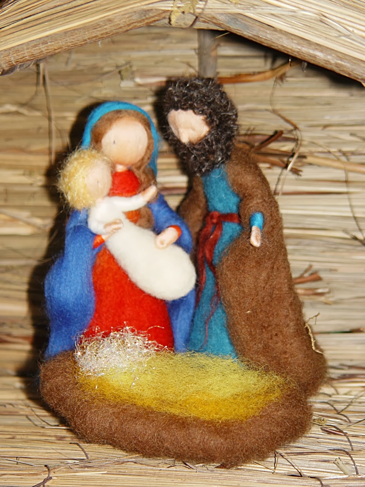 Rêves en laine: Crèche : Marie - Joseph - l'enfant Jésus et sa crèche
