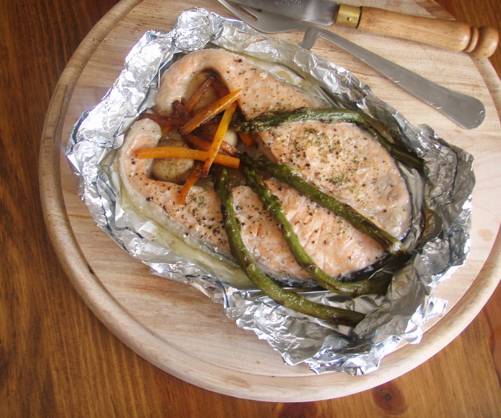 El tiempo entre cucharas Papillote de salmón y verduras