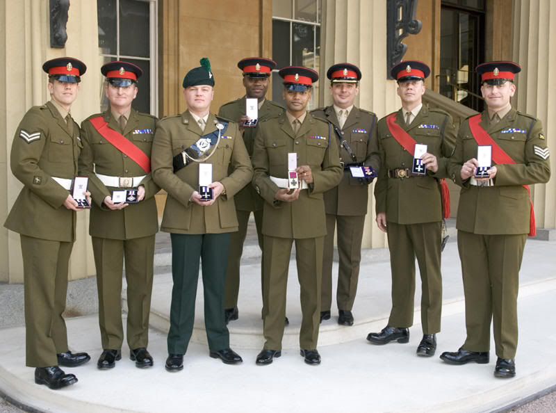 Военная форма. Парадная форма армии великобритании. British uniform. Парадная униформа армии великобритании. Британская военная форма.