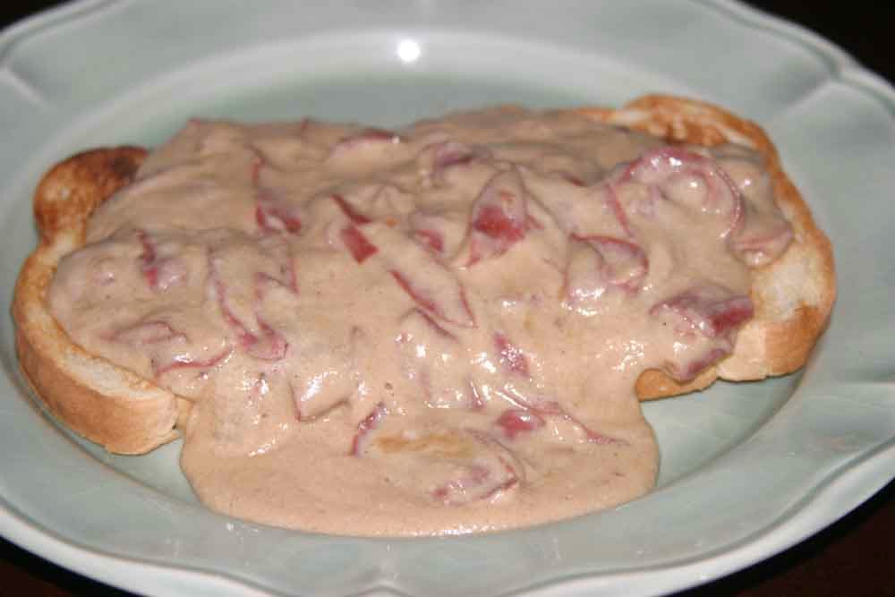 An Eat'n Man: Chipped Beef on Toast