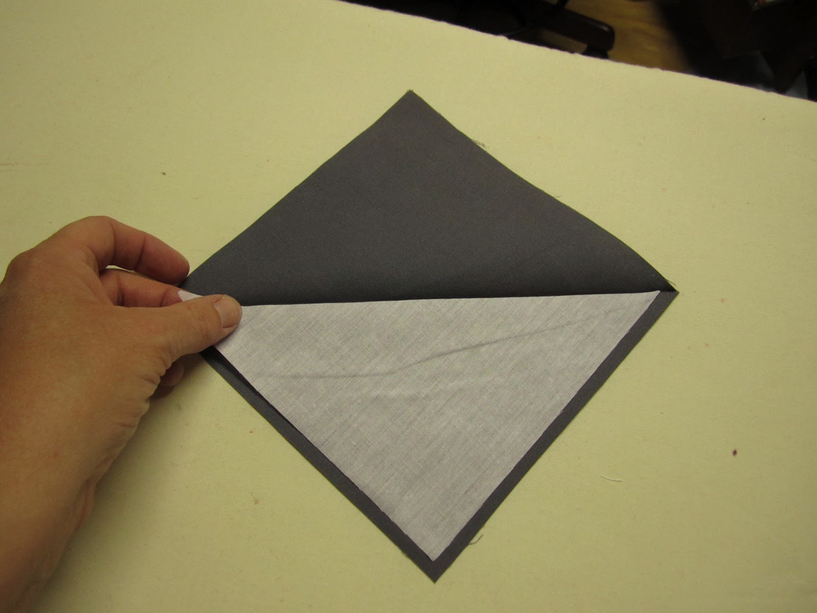 FRESH OFF THE SPOOL Corner Quilt Label Tutorial