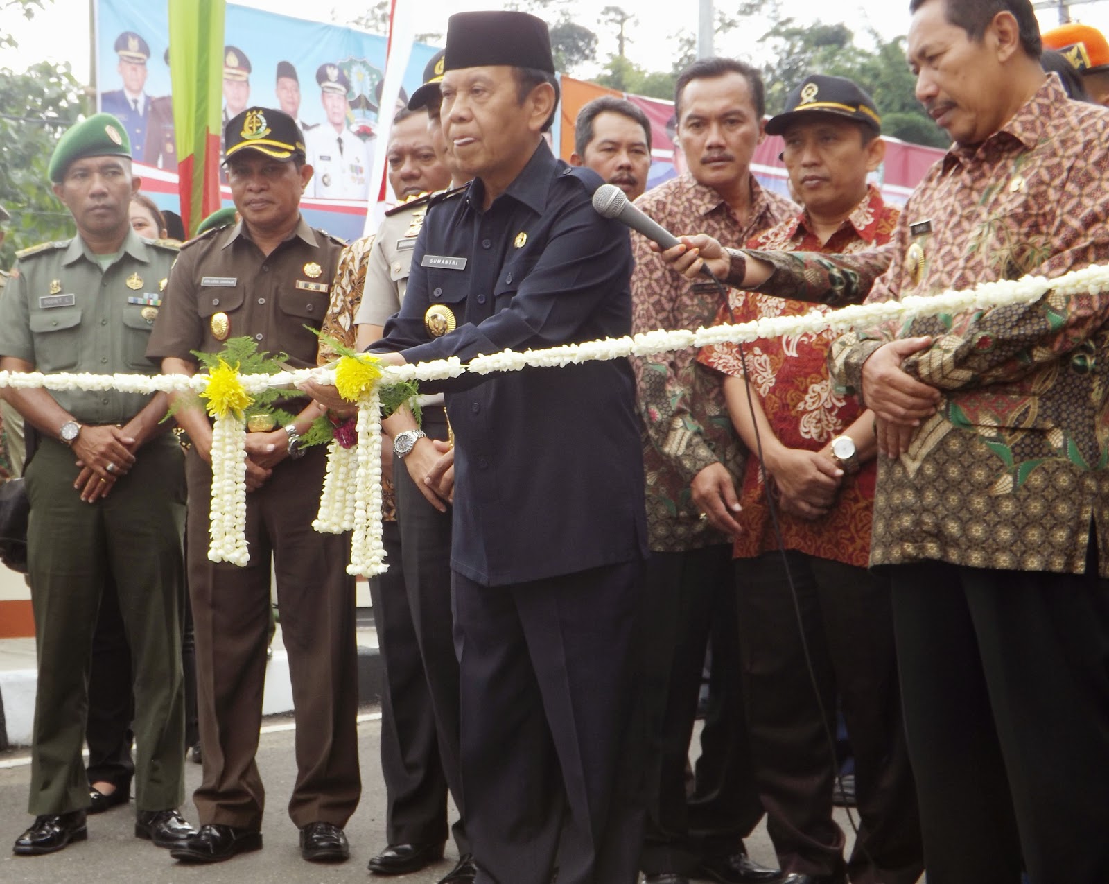 BUPATI MAGETAN RSMIKAN JEMBATAN BABAR DAN INSFRASTRUKTUR UMUM