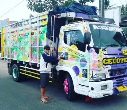 Modifikasi Truk Lampung-putih biru