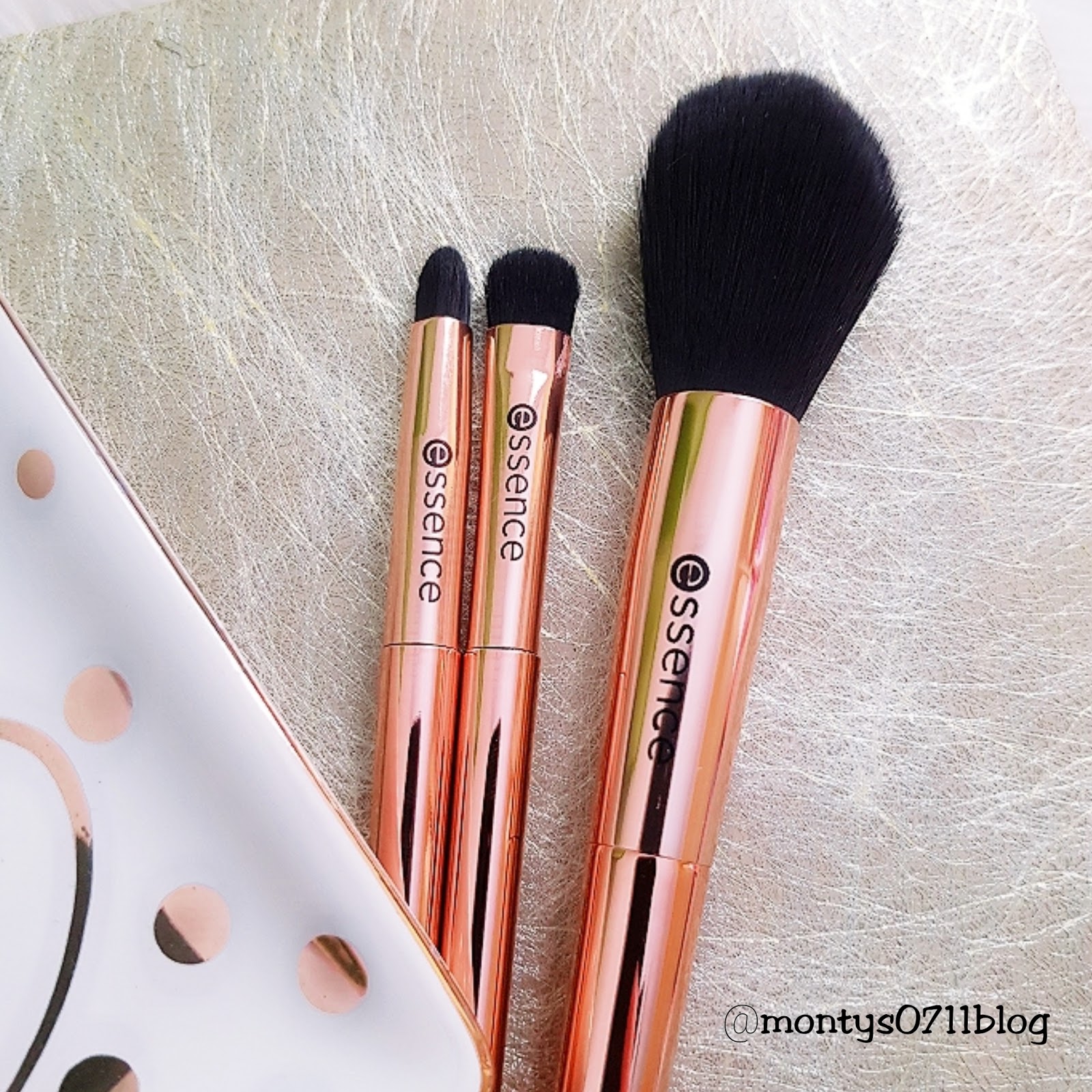 montys0711blog Essence CATRICE PALETTES LOVE ESSENCE BRUSHES Limitiert