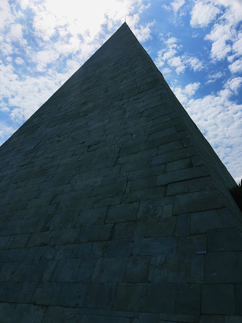 pyramid-testaccio