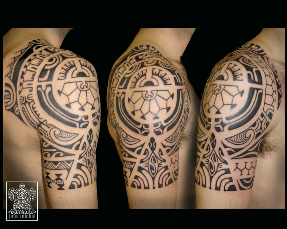 tatouage polynesien epaule