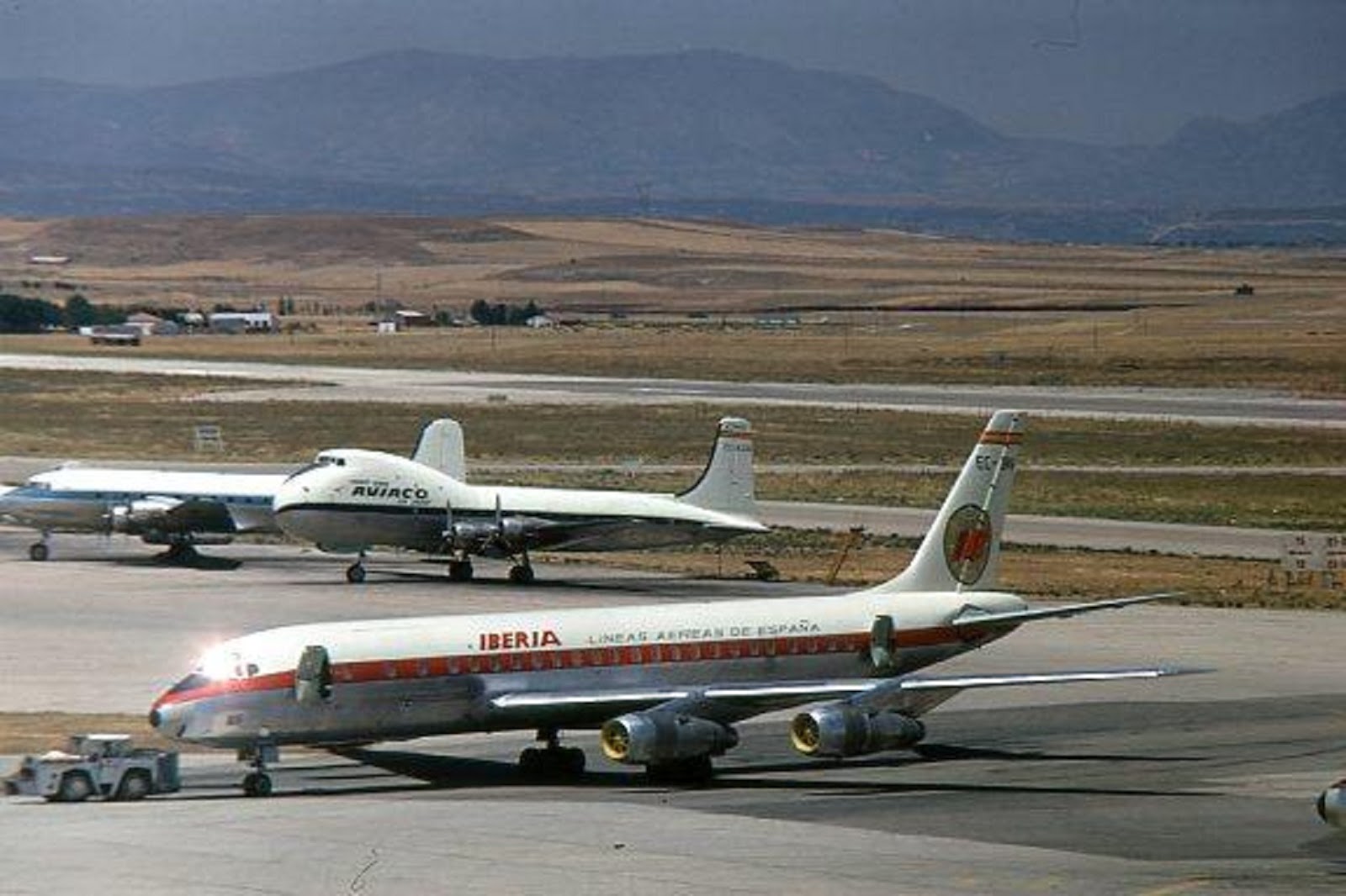 DC-8+EC-BMV+Y+AVIACO+CARVAIR+BARAJAS+1968+COPIA.jpg