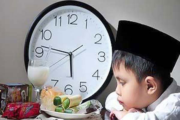Manfaat dan Cara Mengenalkan Puasa Ramadhan pada Anak