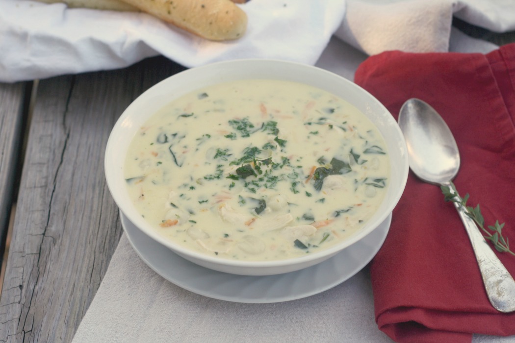 Copycat Olive Garden Chicken & Gnocchi Soup | #SoupSwappers