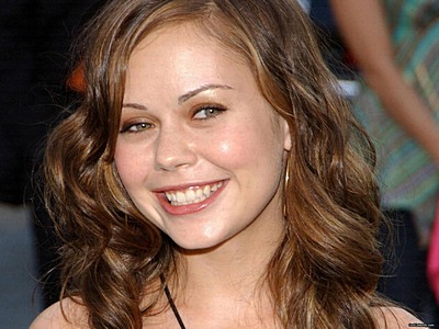 Aseari: Alexis Dziena