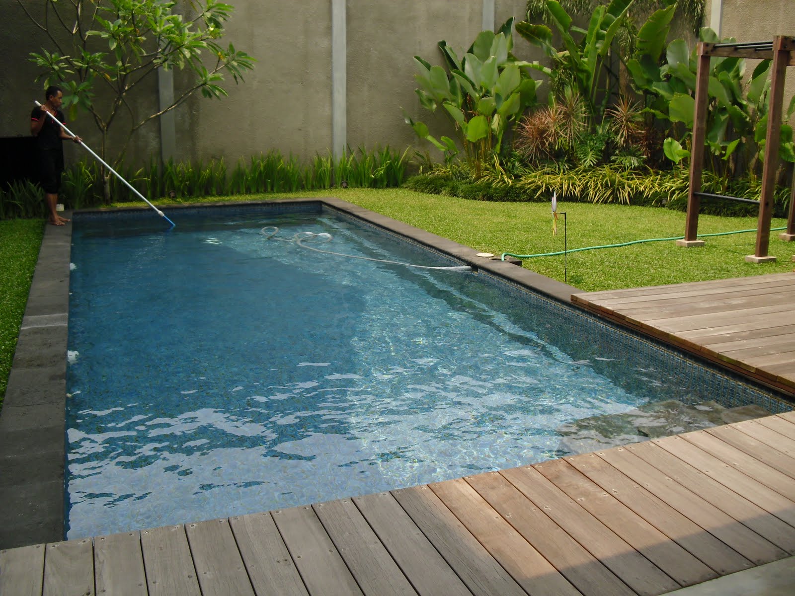 Adellia Pools: Kolam renang Skimmer dan overflow
