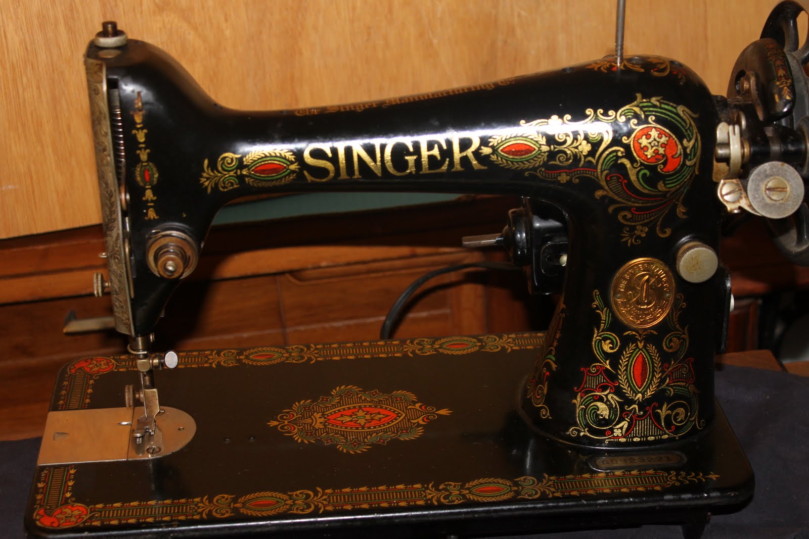 My Sewing Machine Obsession How To Service And Clean A Singer 66 Bobbin Case And Postion Bracket