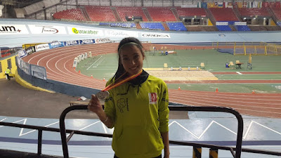 Dunia Mahassin muestra su medalla de Plata en Anoeta