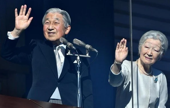 Empress Michiko, Crown Prince Naruhito, Crown Princess Masako, Prince Akishino, Princess Kiko, Princess Mako and Princess Kako