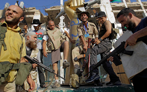 Rebeldes libios contra Muammar Qaddafi in Tripoli (Tormenta de Guerra)