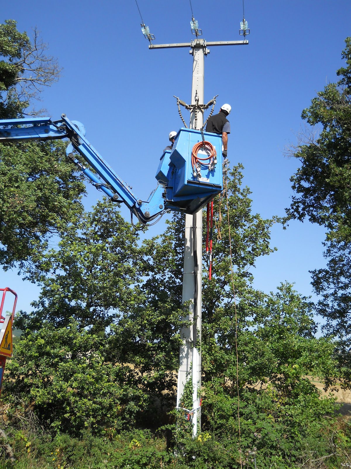 Bellegarde du Razès BELLEGARDE ERDF sécurise le réseau entre