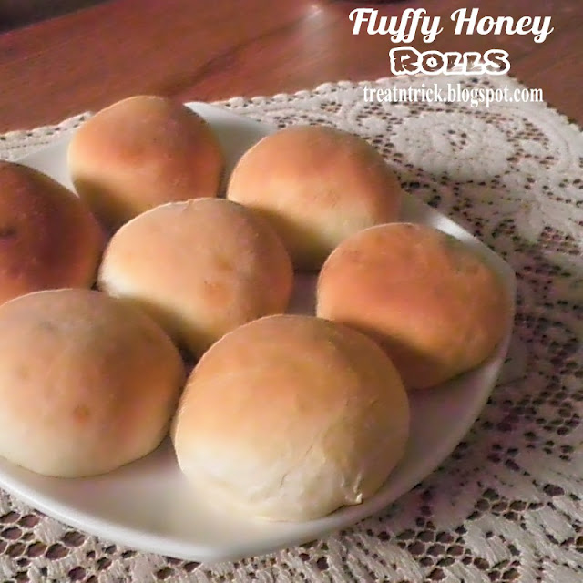 Fluffy Honey Rolls Recipe @ treatntrick.blogspot.com