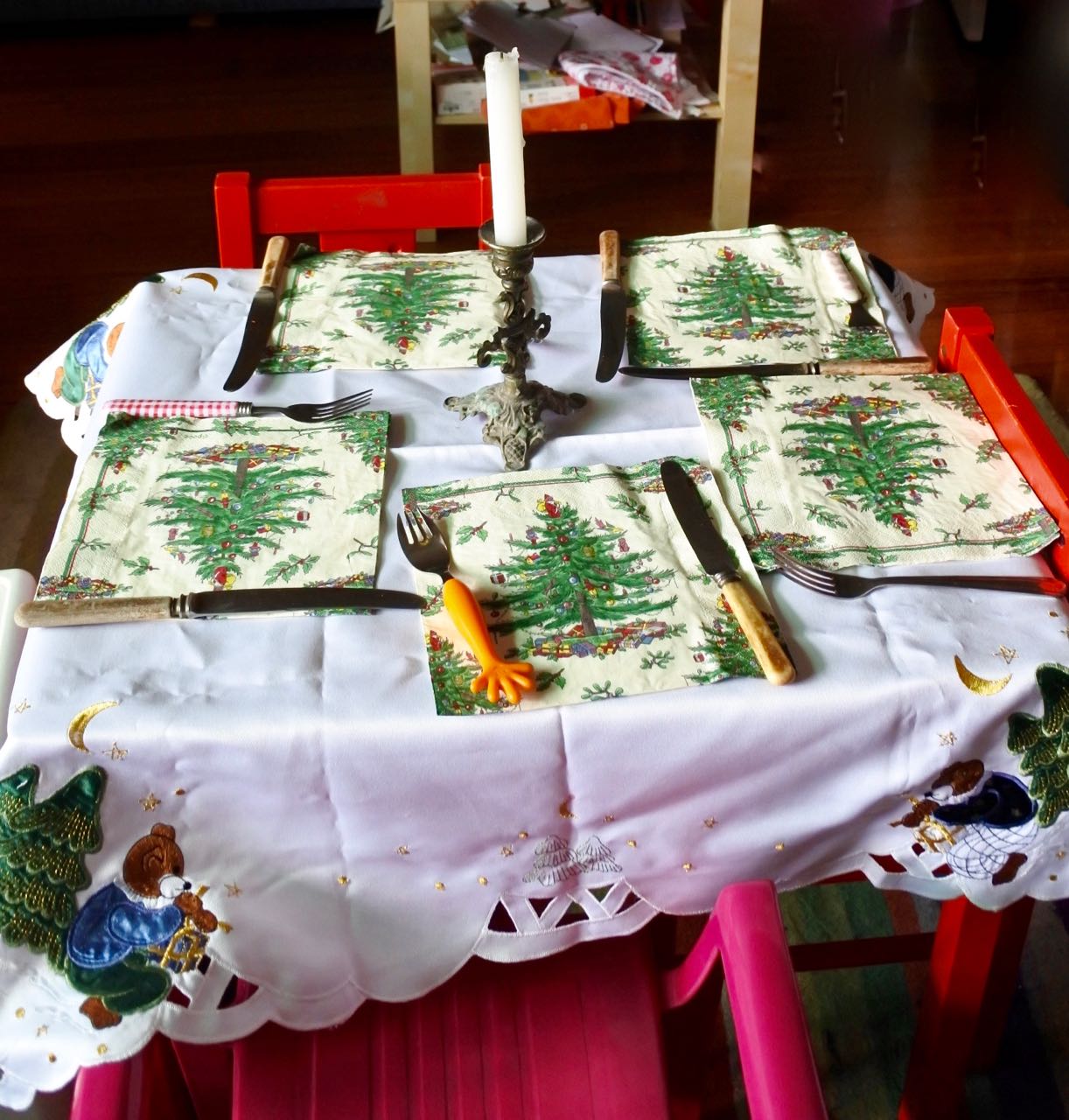 Green Gourmet Giraffe Christmas In July Lunch And Fruit Mince Flapjacks green-gourmet-giraffe-christmas-in-july-lunch-and-fruit-mince-flapjacks