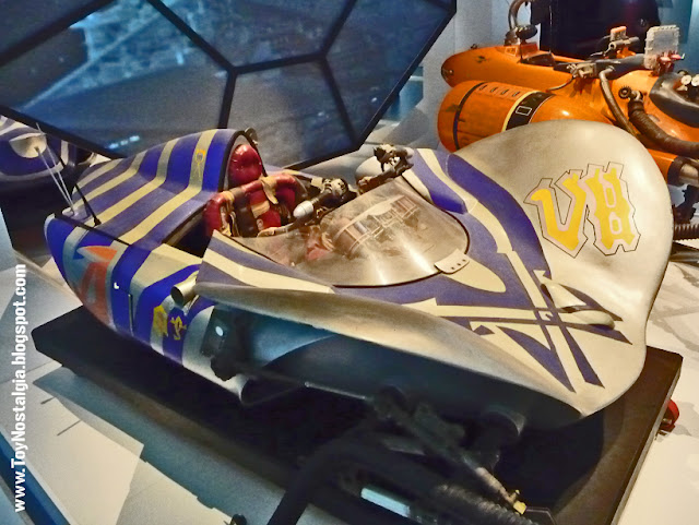 Vaina de Anakin Skywalker "Episodio I, La amenaza Fantasma" (STAR WARS - The Exhibition) Vaina de Anakin Skywalker "Episodio I, La amenaza Fantasma" (STAR WARS - The Exhibition)