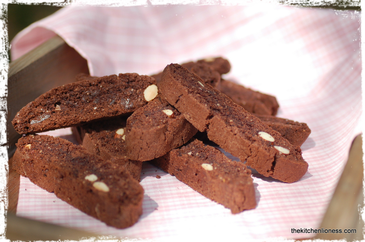 The Kitchen Lioness: Chocolate Almond Biscotti - Schokoladen Mandel ...